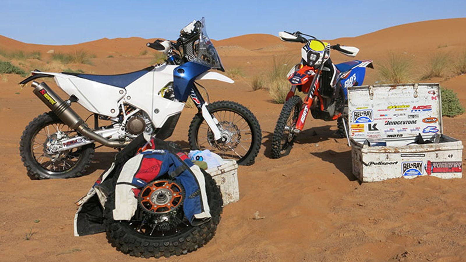 Τι κουβαλούν μαζί τους οι αναβάτες του Dakar;