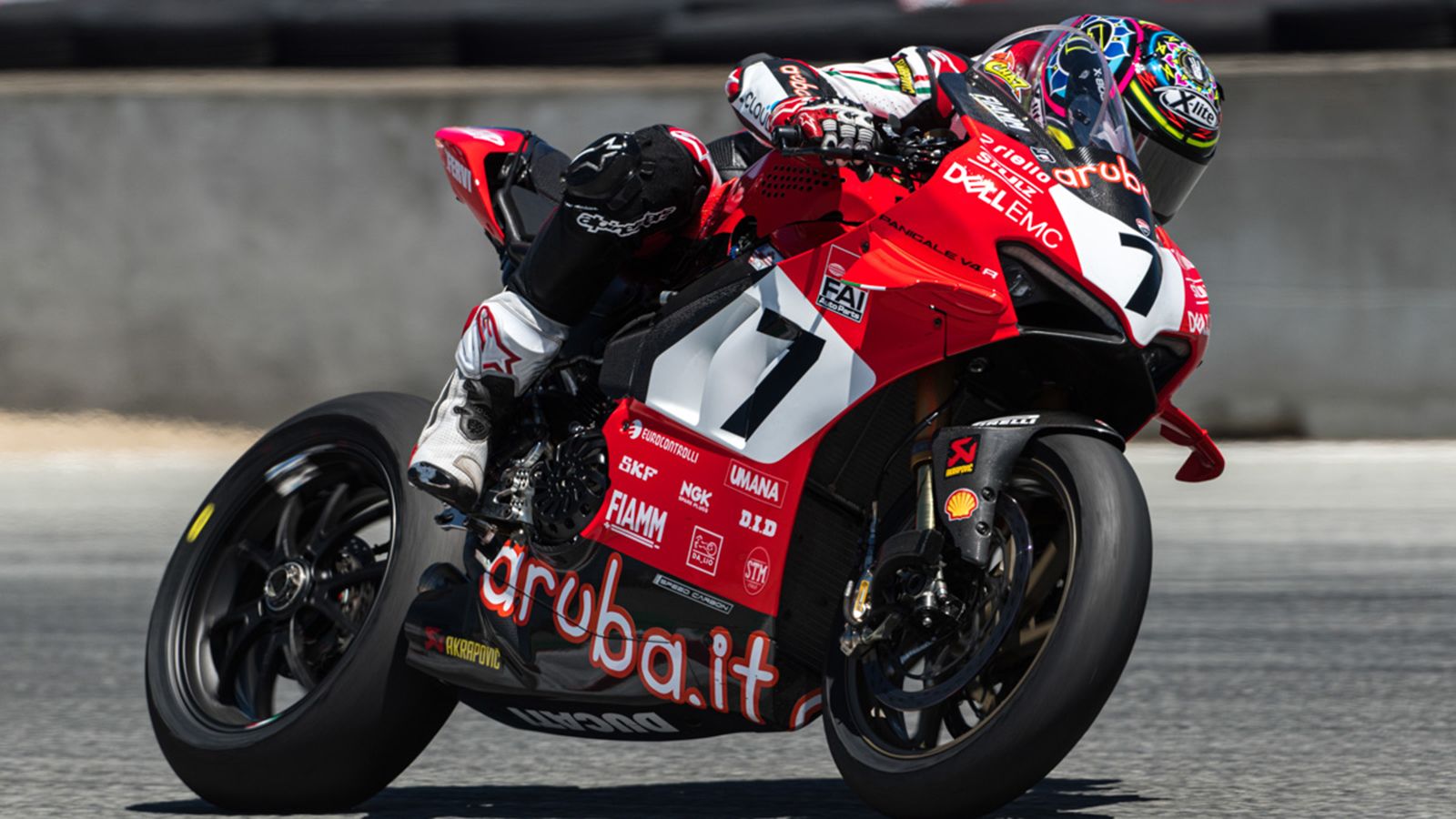 Παρθενική νίκη του Chaz Davies με την Panigale V4R, στον αγώνα της Κυριακής