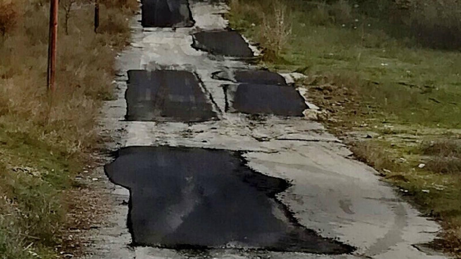 H εικόνα της απαράδεκτης ασφαλτόστρωσης στην Κοζάνη, στις οδούς Ξηρολίμνης και Πετρανών.