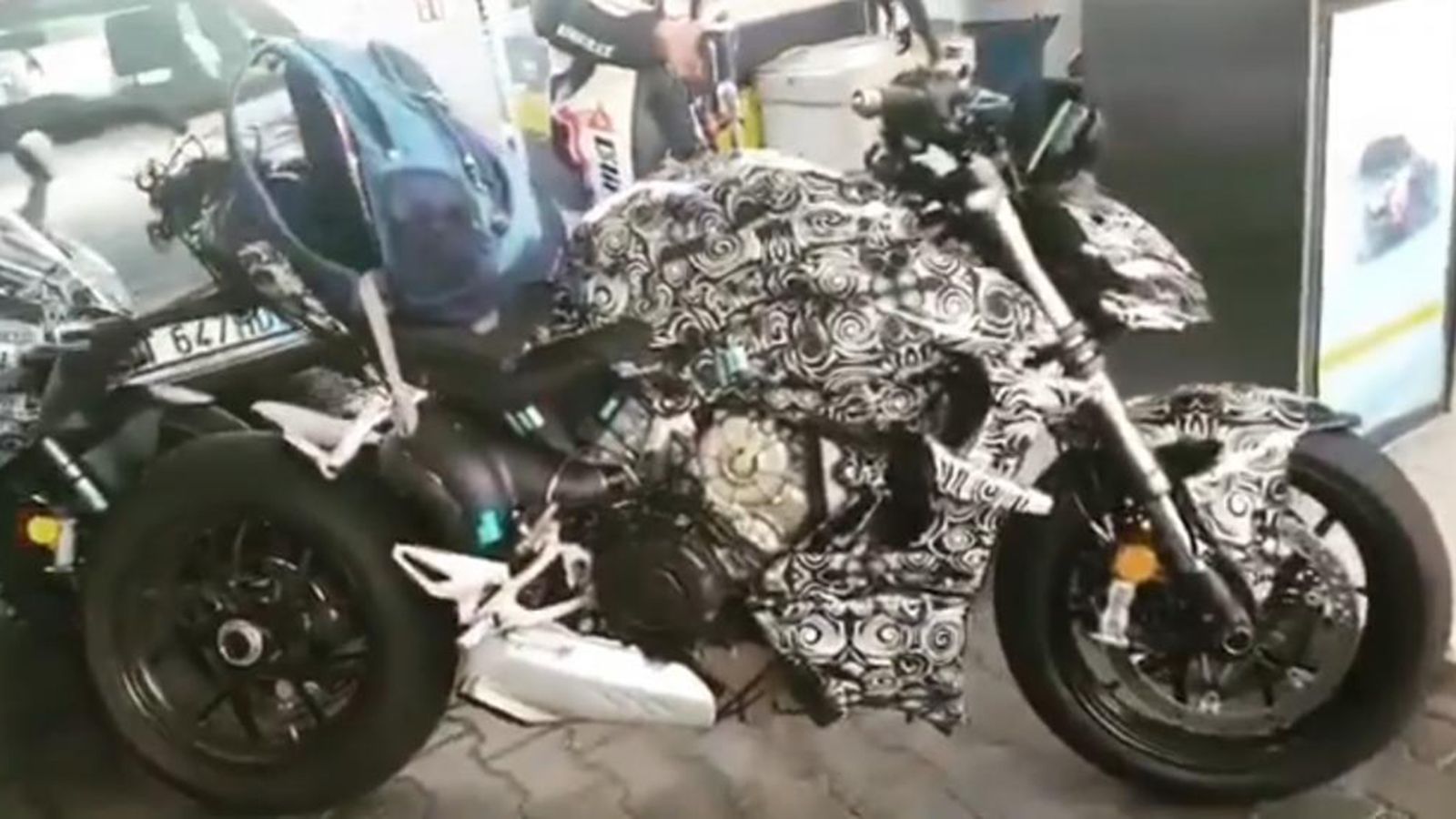 Τα στιγμιότυπα των δύο νέων Ducati Streetfighter V4 και Panigale