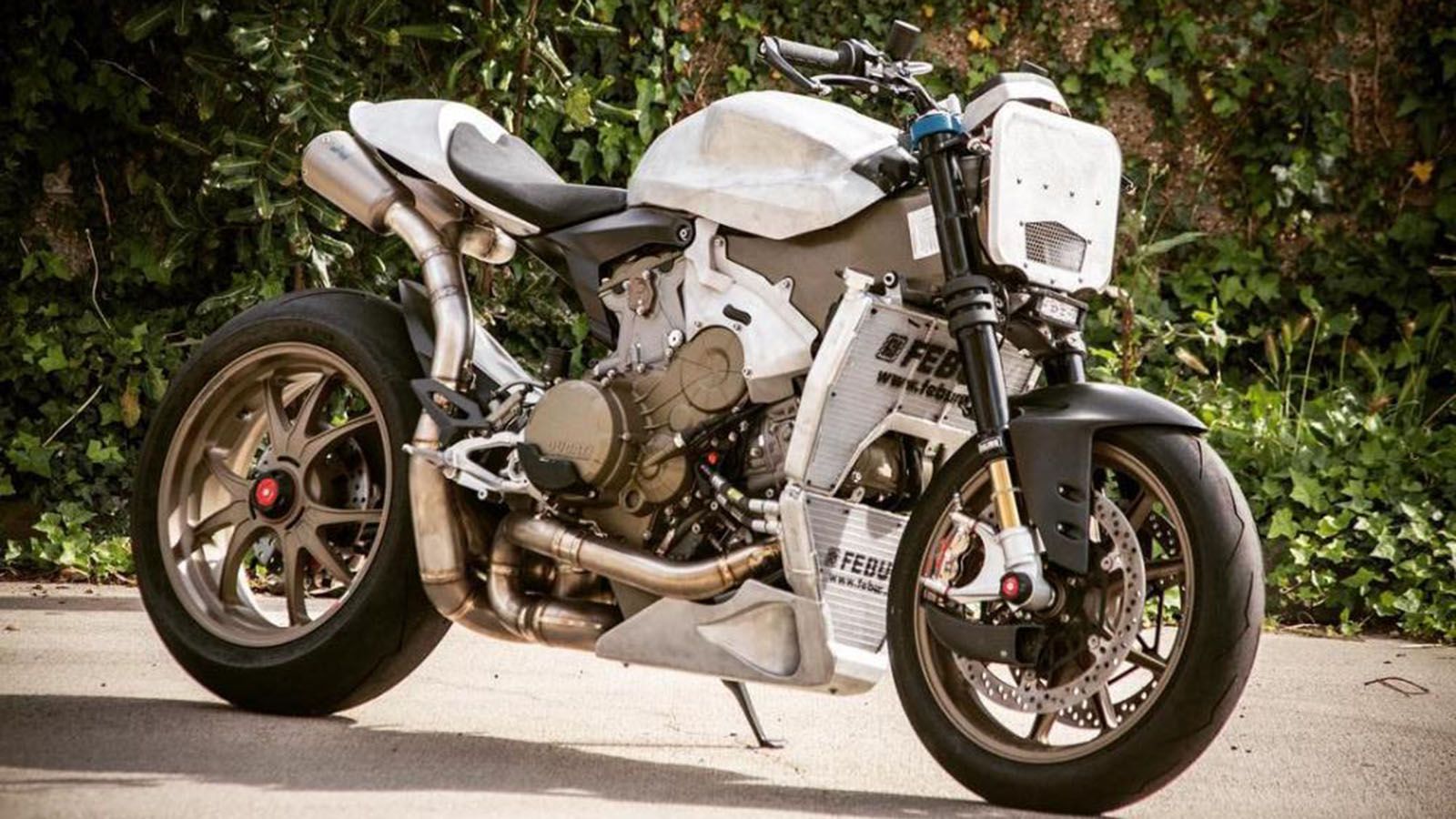 H Ducati 1199 Superleggera δια χειρός Roland Sands