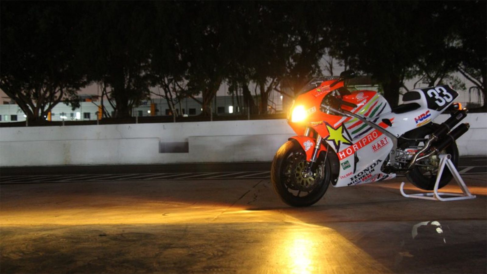 Ιδού η τροποποιημένη VFR400...