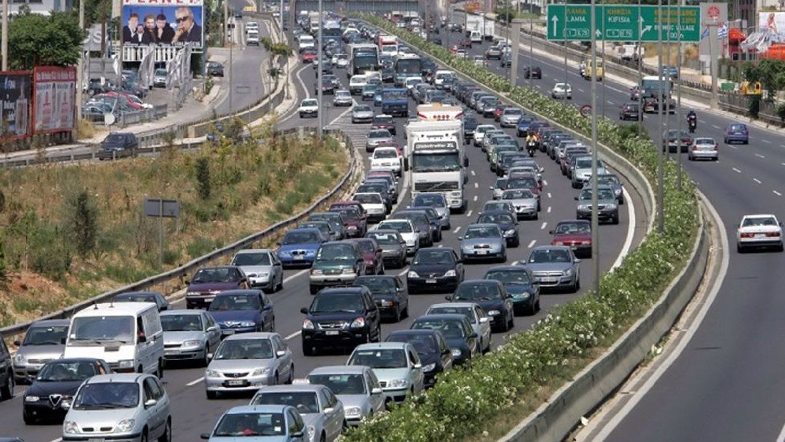 «Έμφραγμα» στον Κηφισό λόγω ανατροπής φορτηγού  