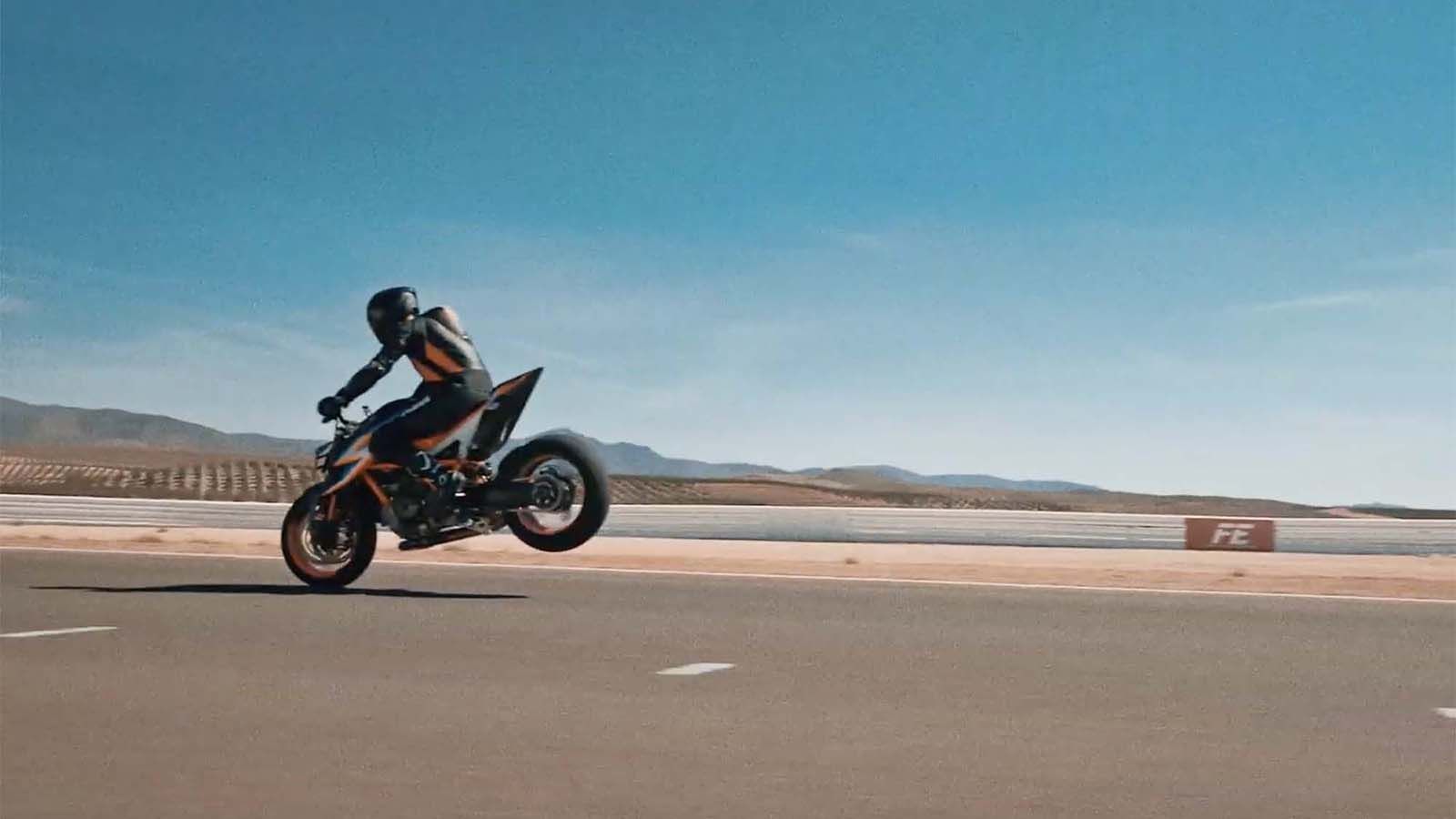 Στιγμιότυπο από το τελευταίο teaser για το KTM 1290 Superduke R