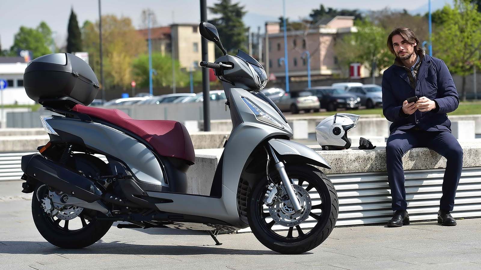 Ένα από τα νέα scooters της KYMCO μπορεί να γίνει δικό σου μέσα από τις νέες προσφορές Σεπτεμβρίου.
