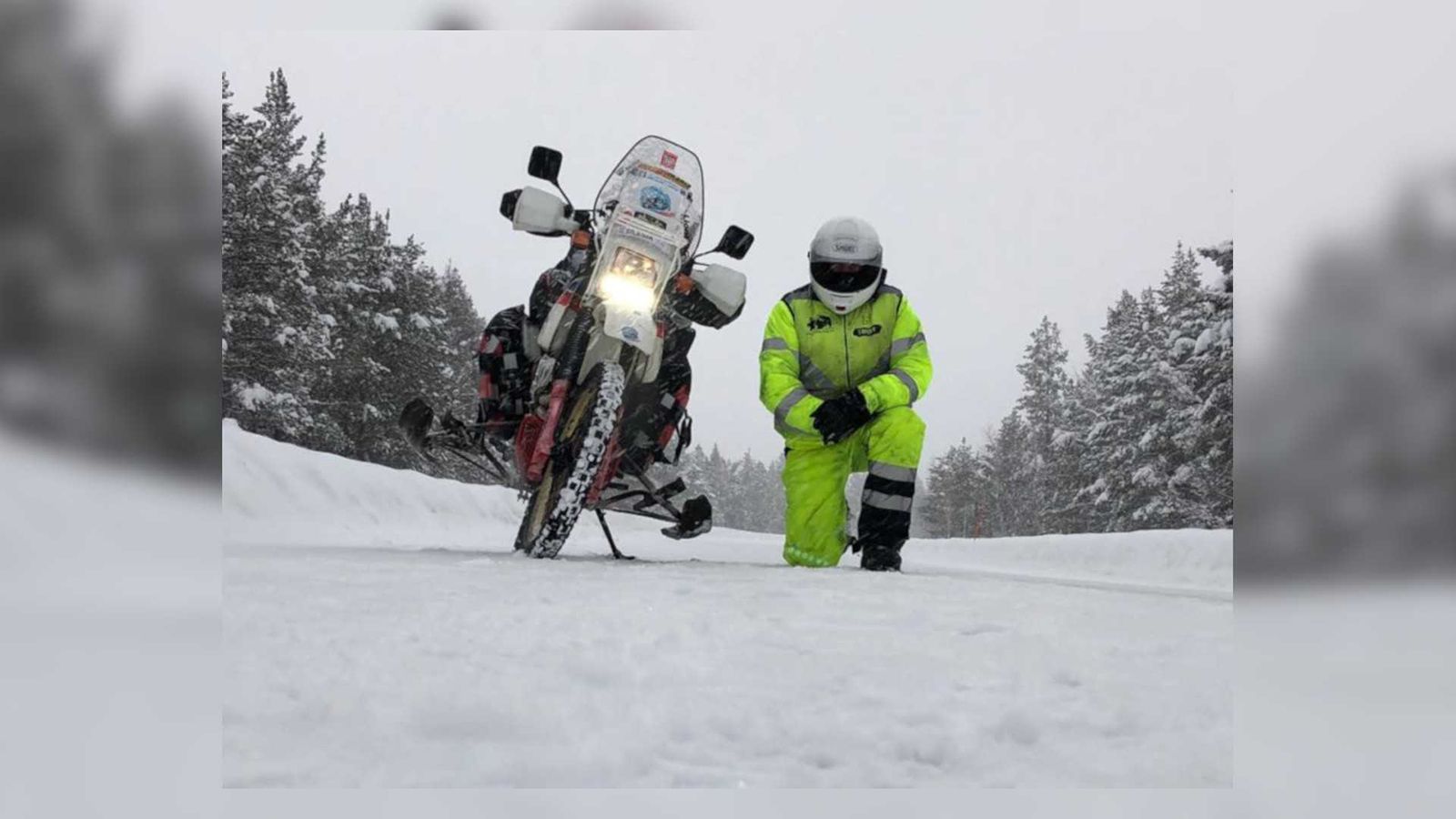 Ο Mark «White Wolf» με την μοτοσυκλέτα του, σε άλλο ταξίδι του.