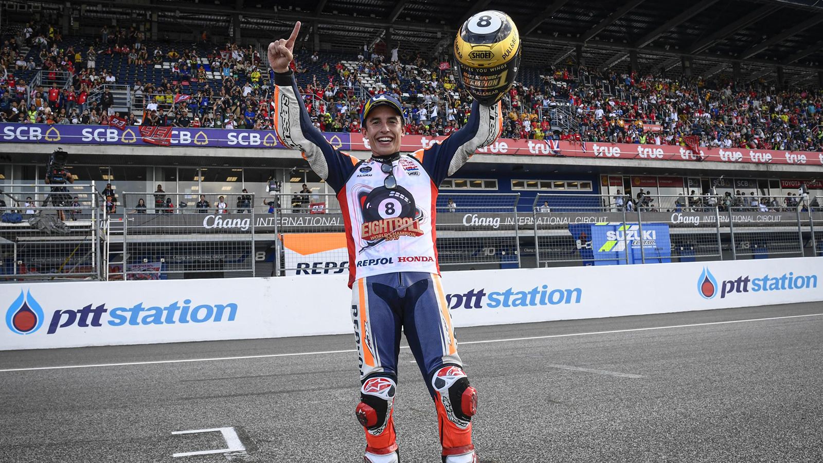 Ο Marc Marquez σε στιγμιότυπο από τους πανηγυρισμούς του στην Ταϋλάνδη.