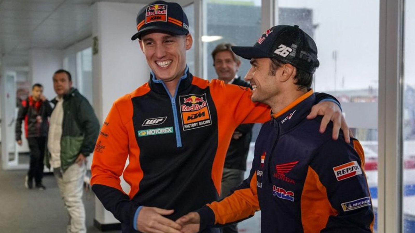 O Dani Pedrosa (δεξιά) μαζί με τον Pol Espargaro. 