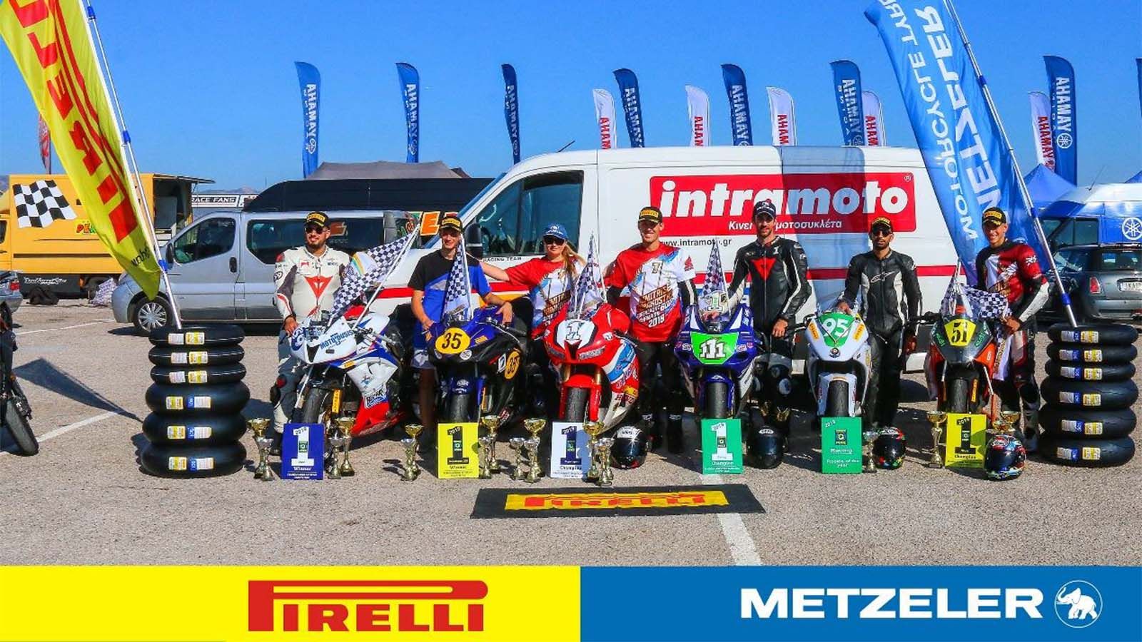 Οι πρωταθλητές με Pirelli και Metzeler ελαστικά, σε αναμνηστική φωτογραφία.