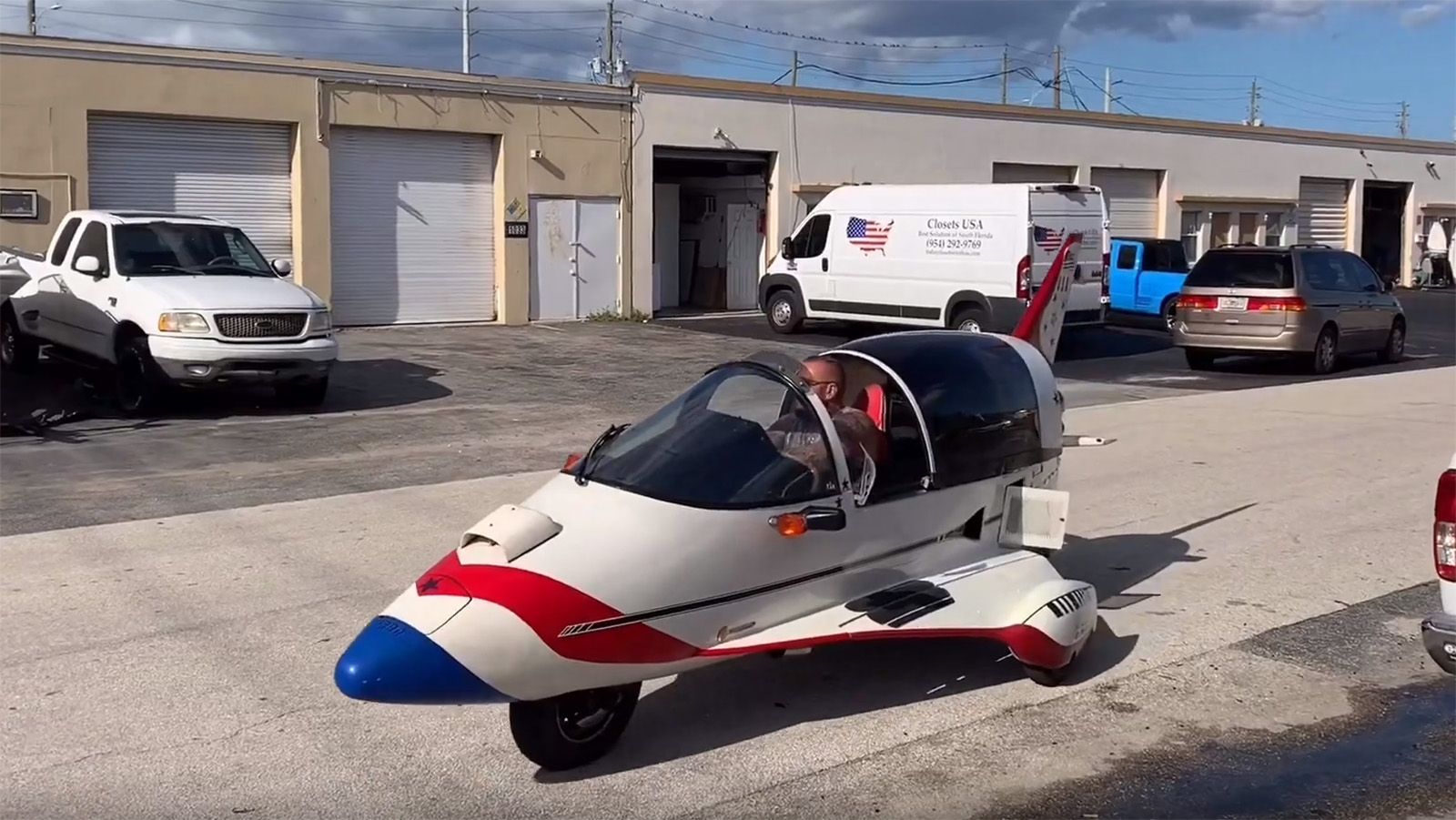 To Pulse Autocycle σε διάφορες γωνίες θέασης.