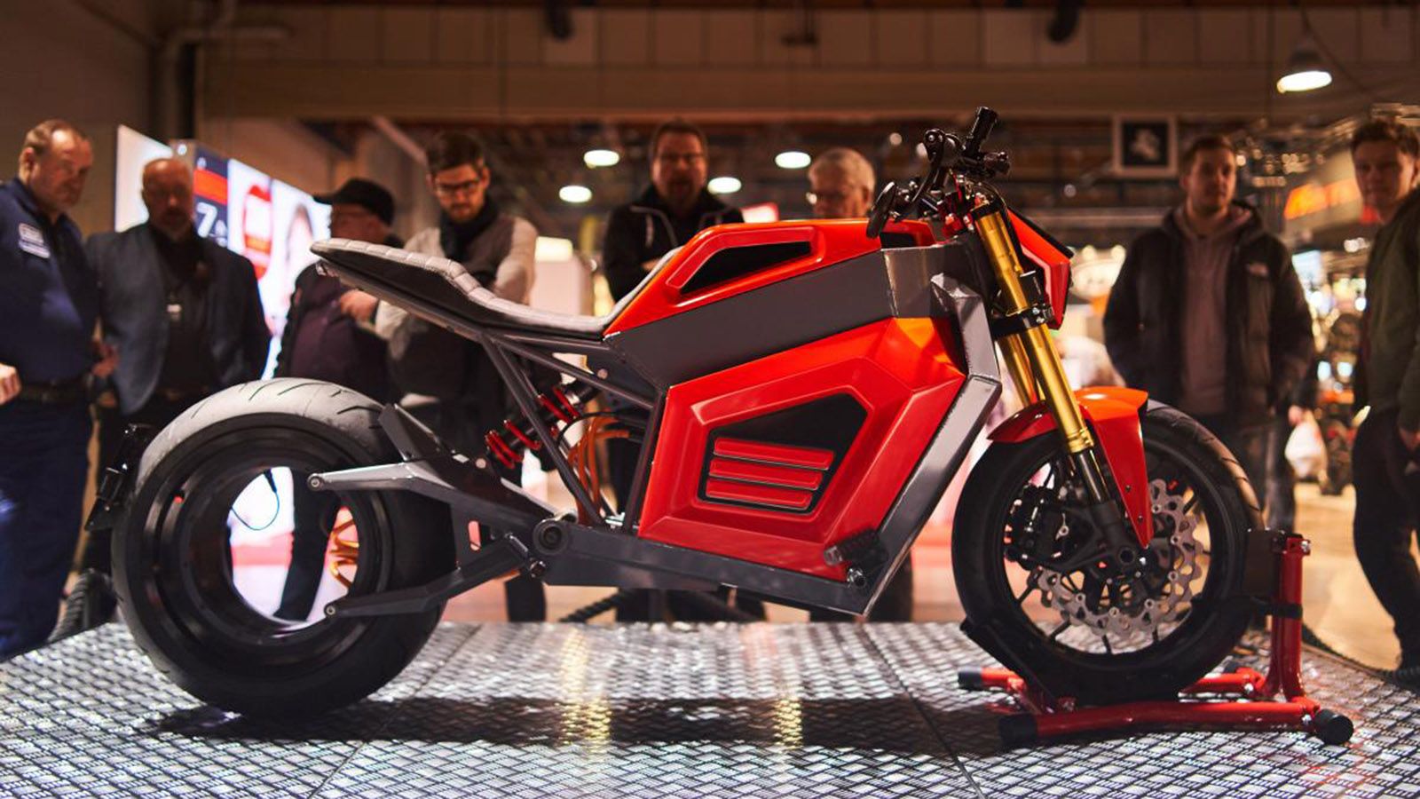 RMK E2: Δέχεται προπαραγγελίες