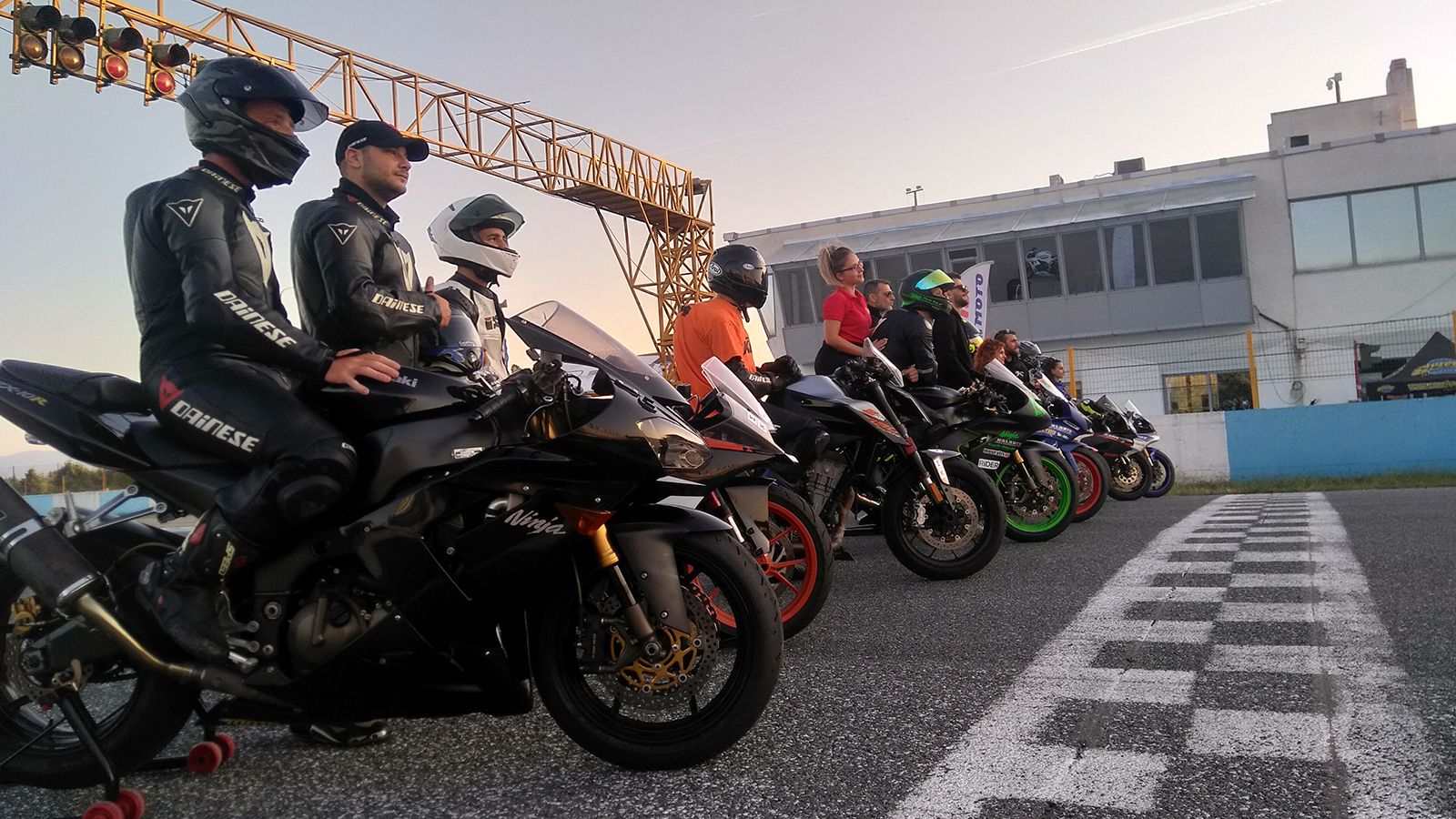 Στιγμιότυπα από το Track Day του Γιώργου Χάλαρη και του Track-Day.gr, στις Σέρρες.