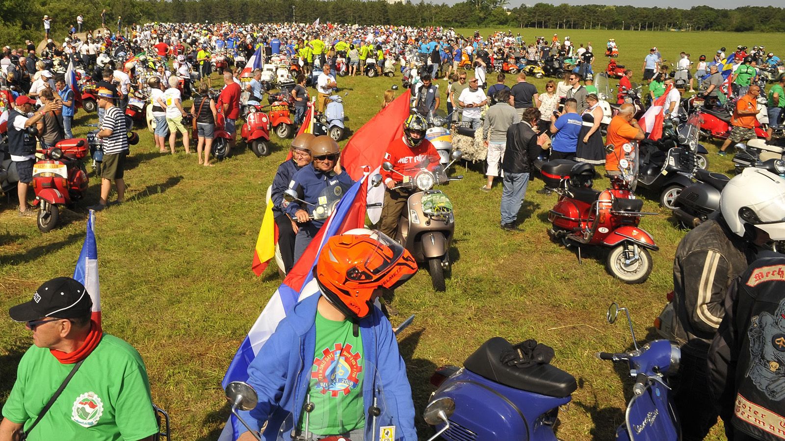 Πάνω από 5.000 Vespisti συγκέντρωσε η φετινή παγκόσμια συνάντηση στην Ουγγαρία.