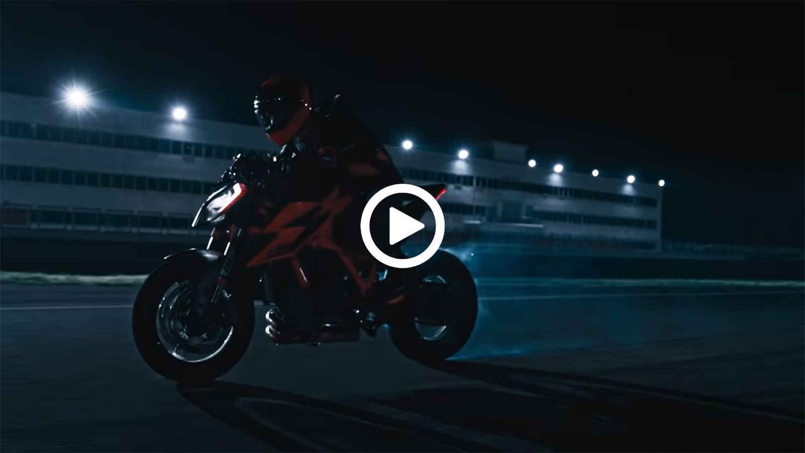 To KTM 1290 Superduke R οργιάζει στην πίστα