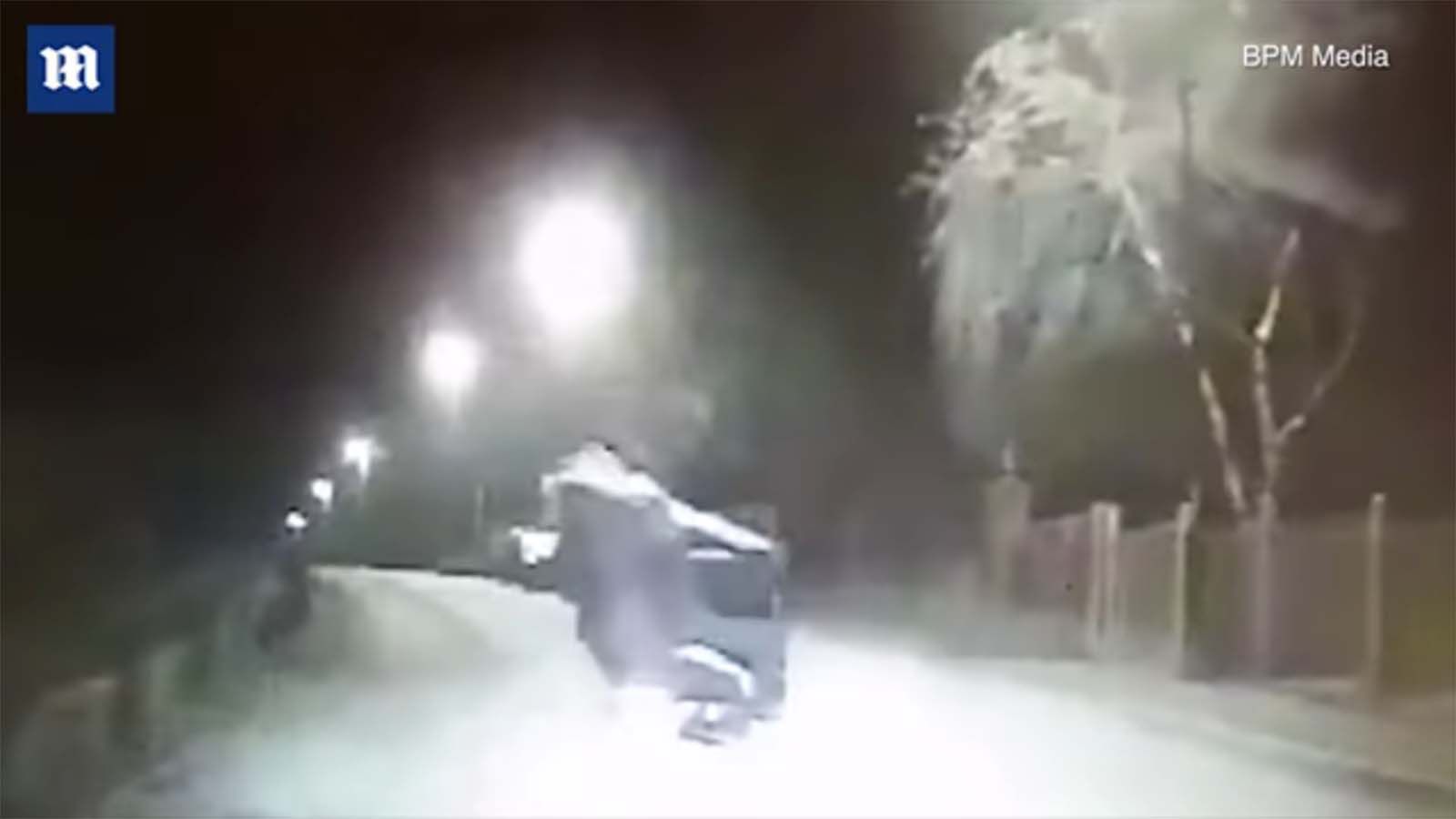 Ύποπτοι τρακάρουν γελοιωδώς τρομάζοντας από περιπολικό