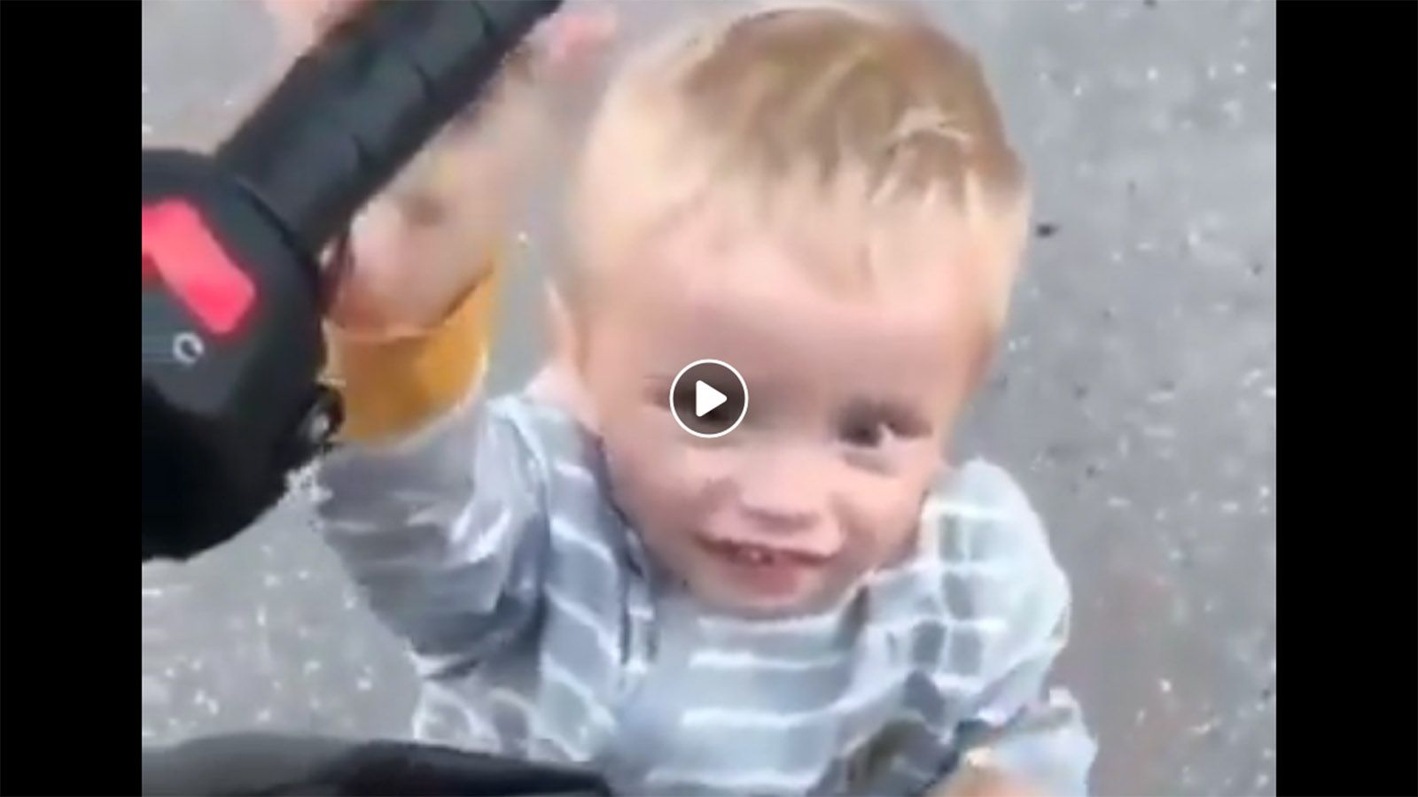 Πιτσιρικάς κάνει «ξερόγκαζα» και γουστάρει! 