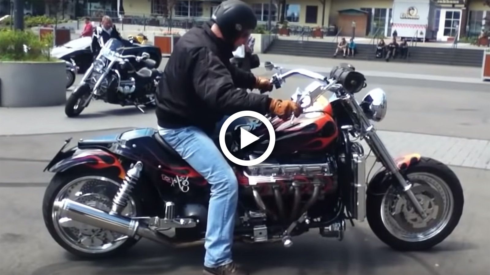 Ένα ολόκληρο δεκάλεπτο γεμάτο Boss Hoss