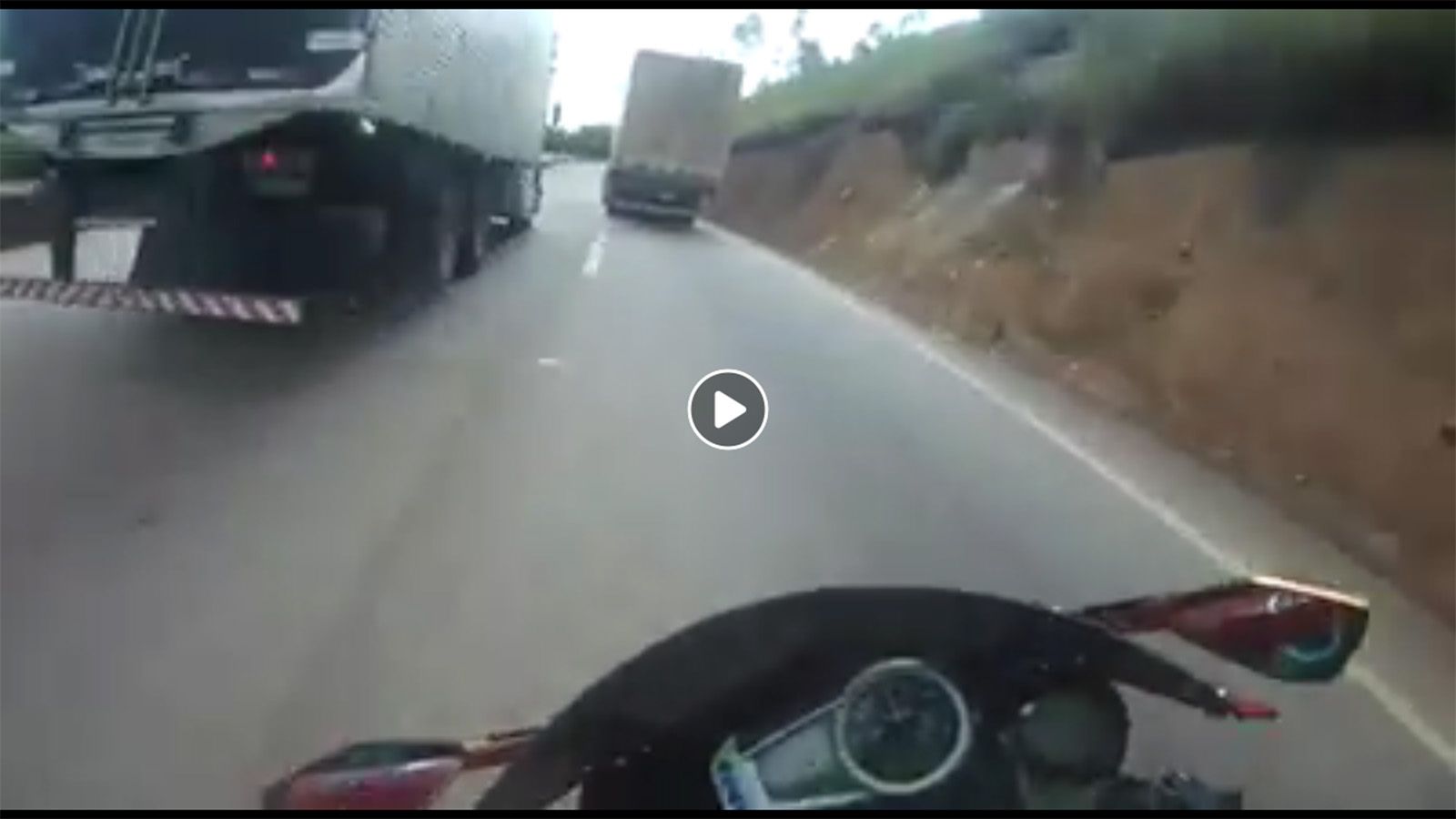 Απίστευτα τυ-χεράς αναβάτης γλιτώνει το δυστύχημα