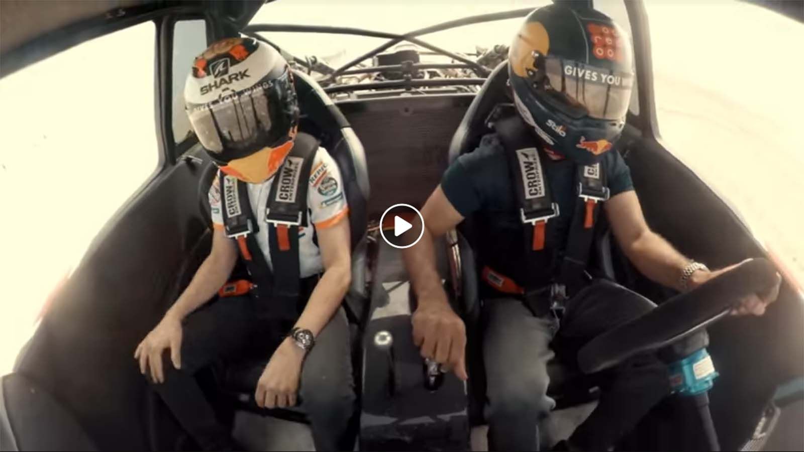 Ο Jorge Lorenzo κάνει σούζες στην άμμο με...monster truck