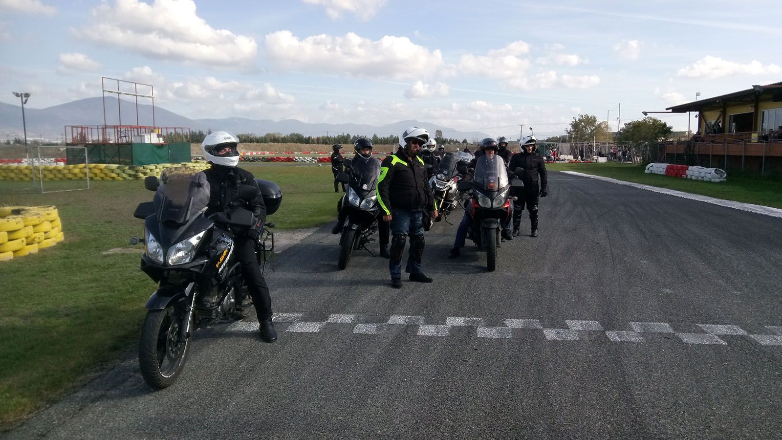 Στιγμιότυπα από την ημερίδα εκπαίδευσης των VStrom North Greek Riders στο Ν. Ρύσιο Θεσσαλονίκης. 