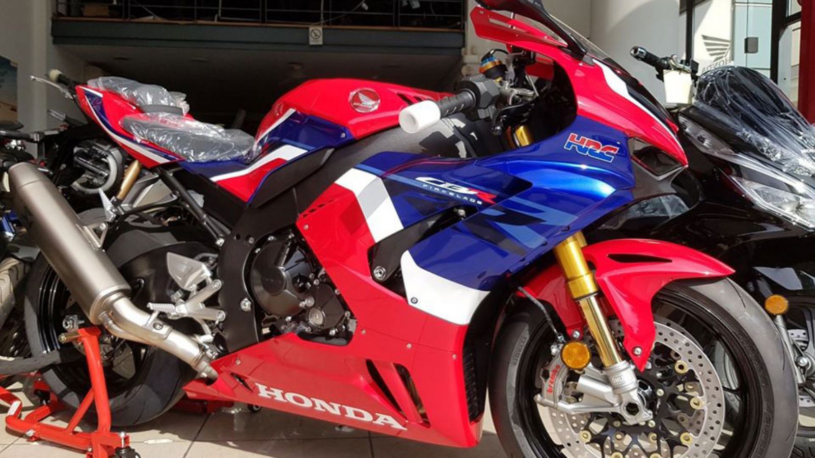 Promoto Ginosatis :Ετοιμοπαράδοτη η νέα CBR 1000RR-R 