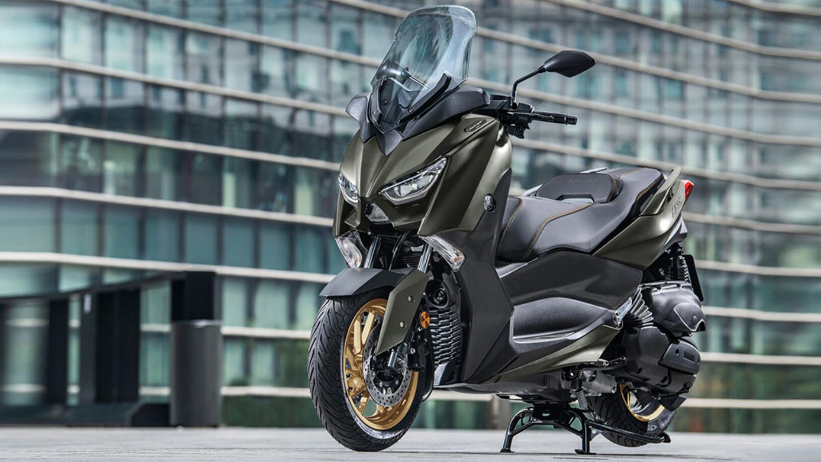 Κάνε το XMAX 400 σου μοναδικό με γνήσια αξεσουάρ