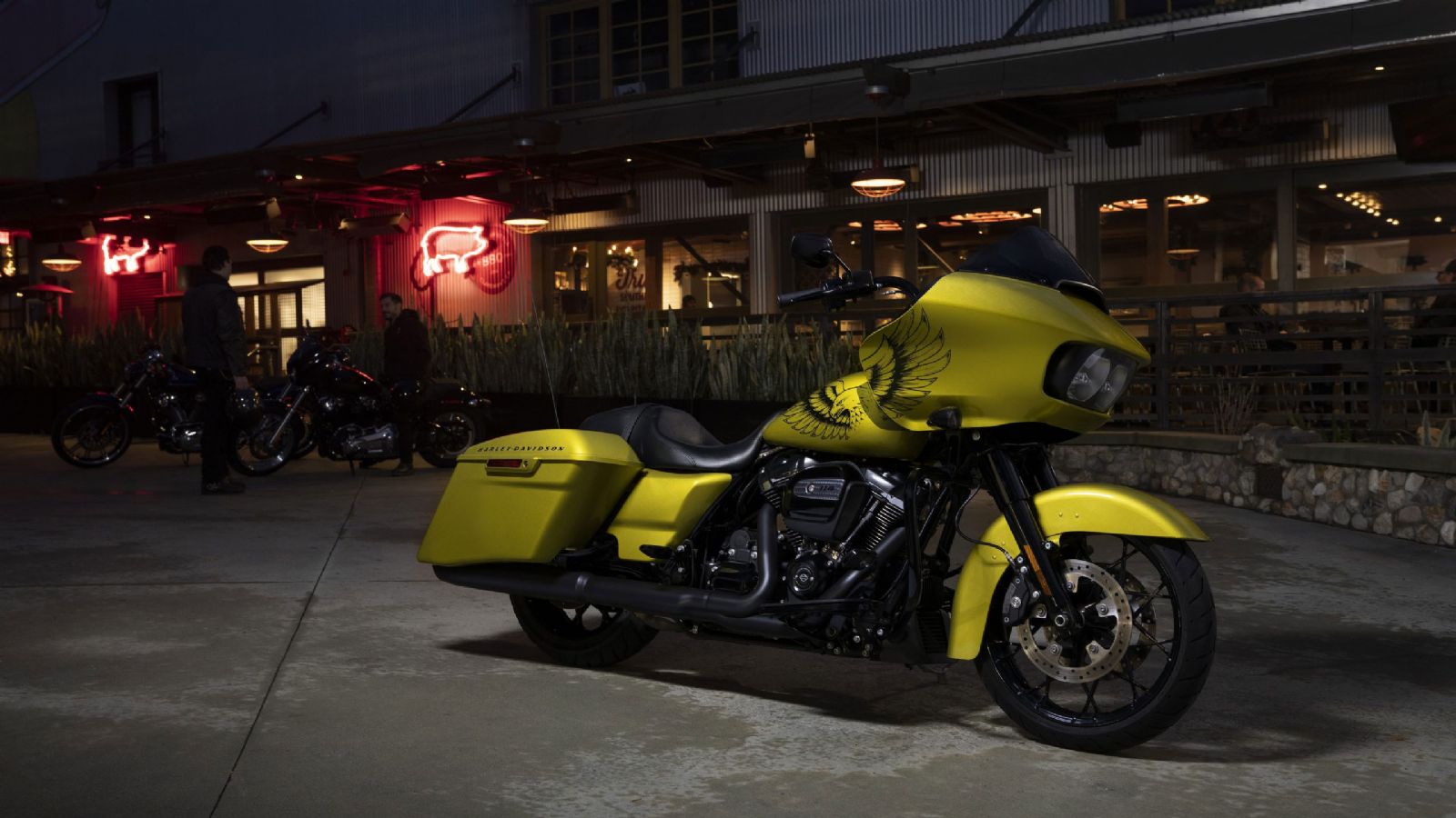 Harley: Special βαφή για τη Road Glide