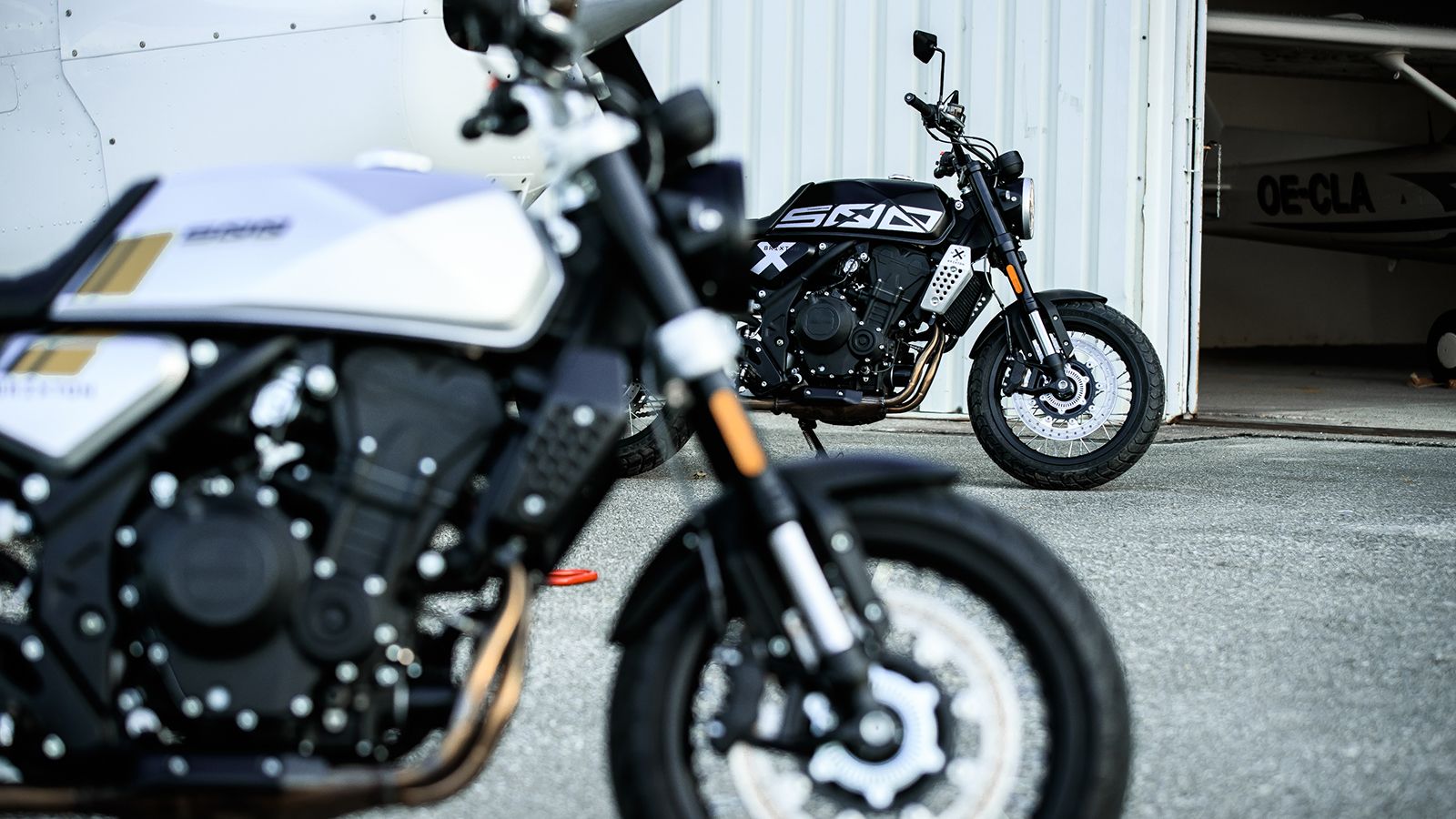 Τα Brixton Crossfire 500 και Crossfire 500X.