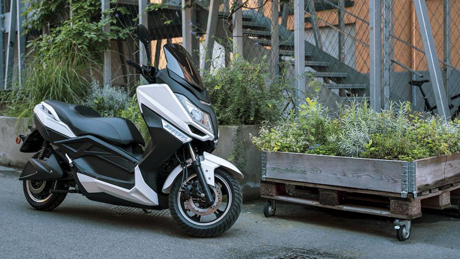 Jonway MJS-E: Το ηλεκτρικό των 130 χιλιομέτρων