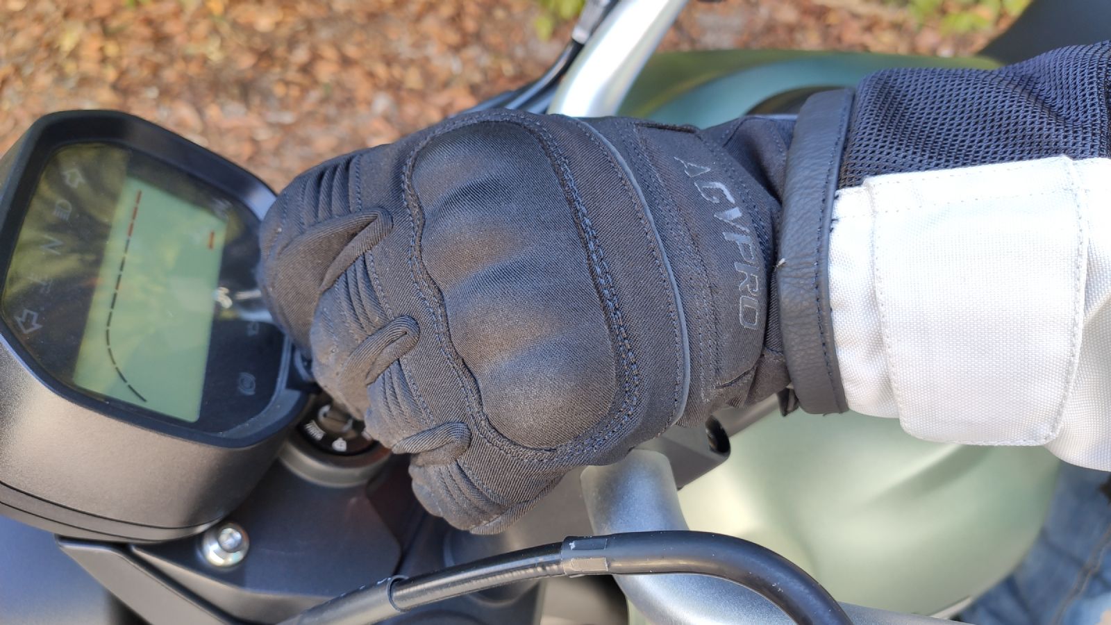 Δεν εμποδίζει την κίνηση των δακτύλων.