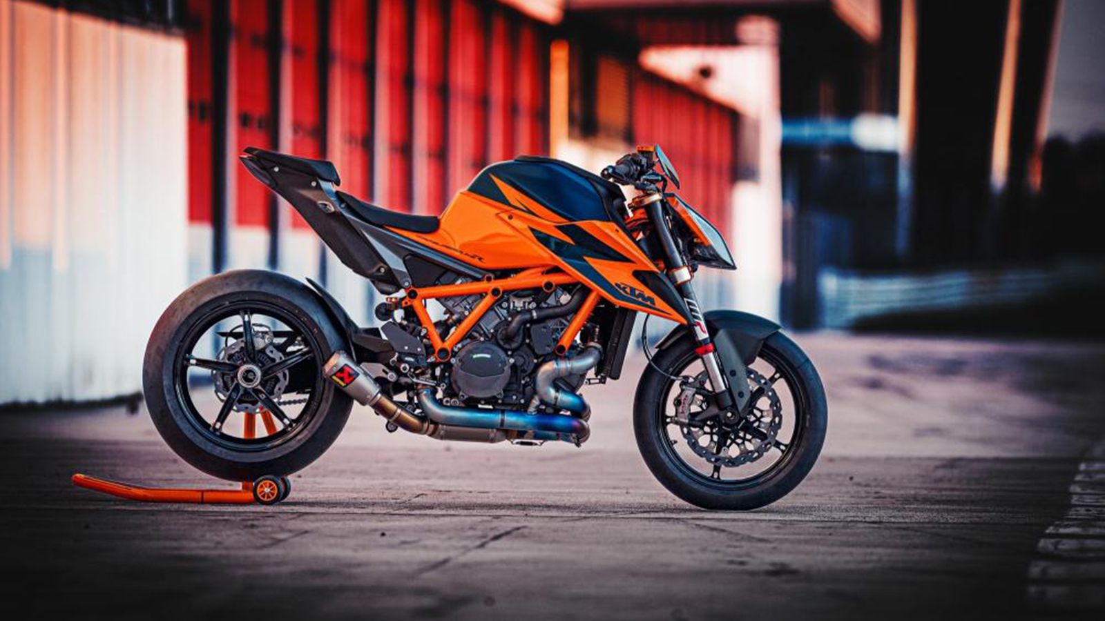 Μοτοσυκλέτες όπως η KTM 1290 Superduke είναι ήδη φθηνότερες στην Γερμανία, λόγω της μείωσης του ΦΠΑ.