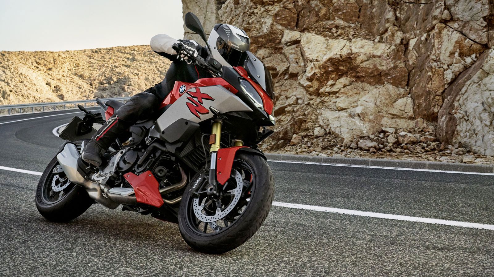 Οδήγησε τα νέα BMW F 900 R και XR