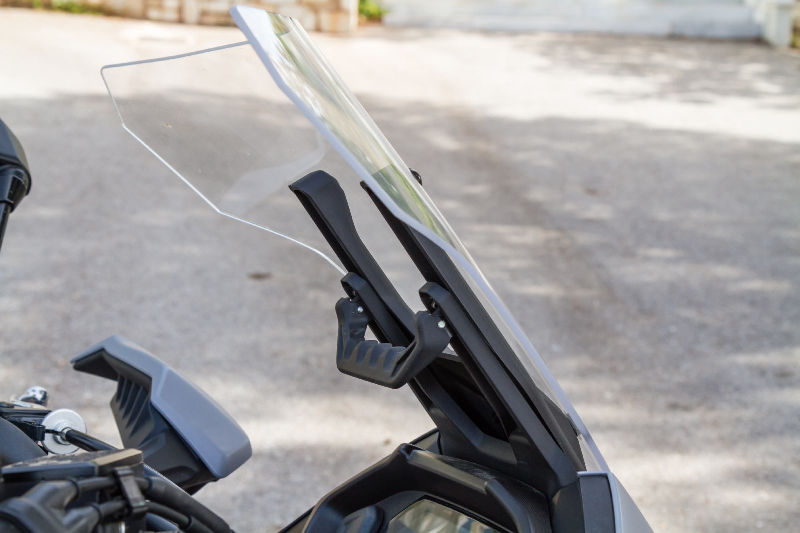 Η ζελατίνα ρυθμίζεται εύκολα με το ένα χέρι.