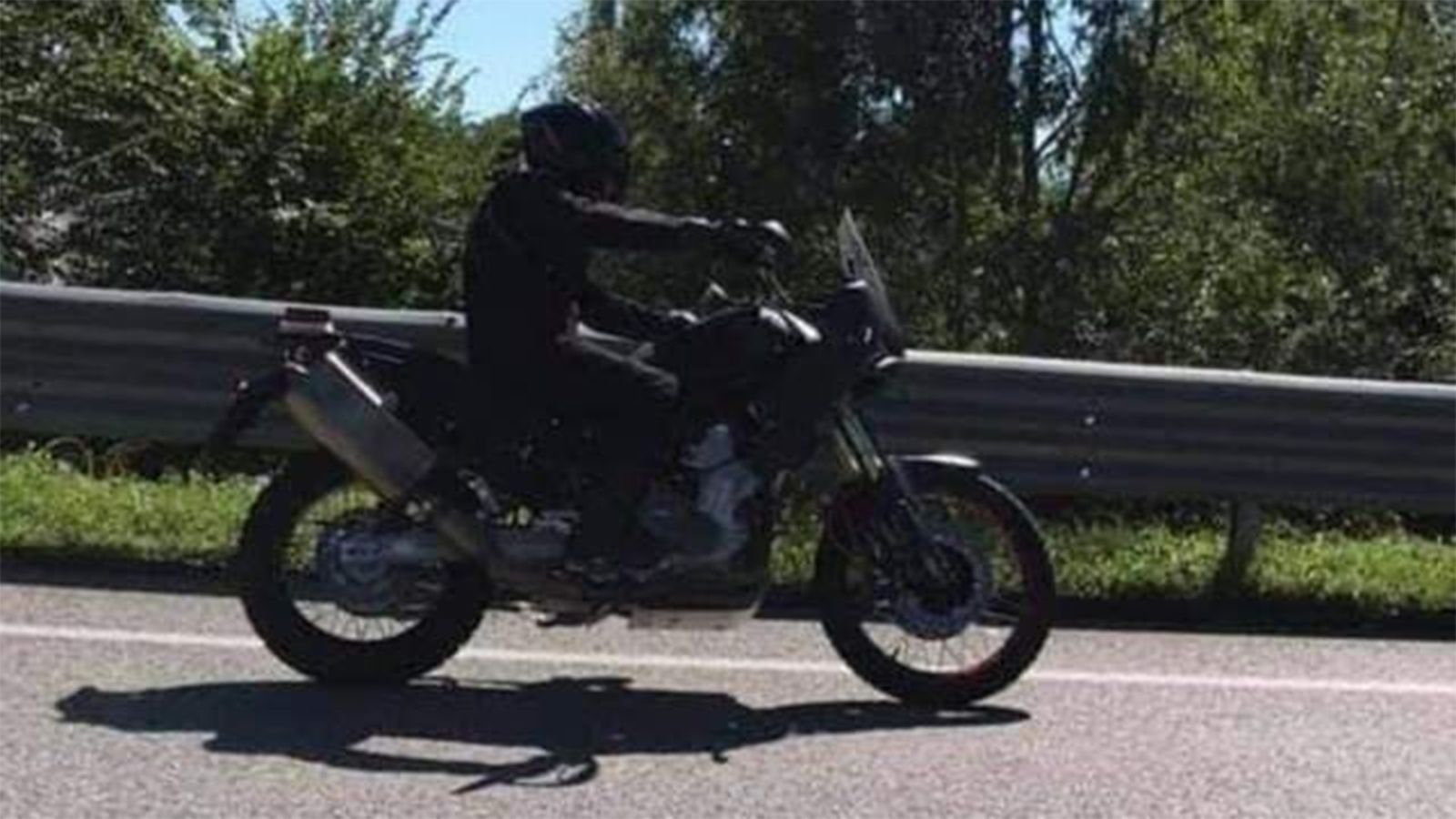 Αυτό είναι, κατά τα φαινόμενα, το Aprilia Tuareg 660.