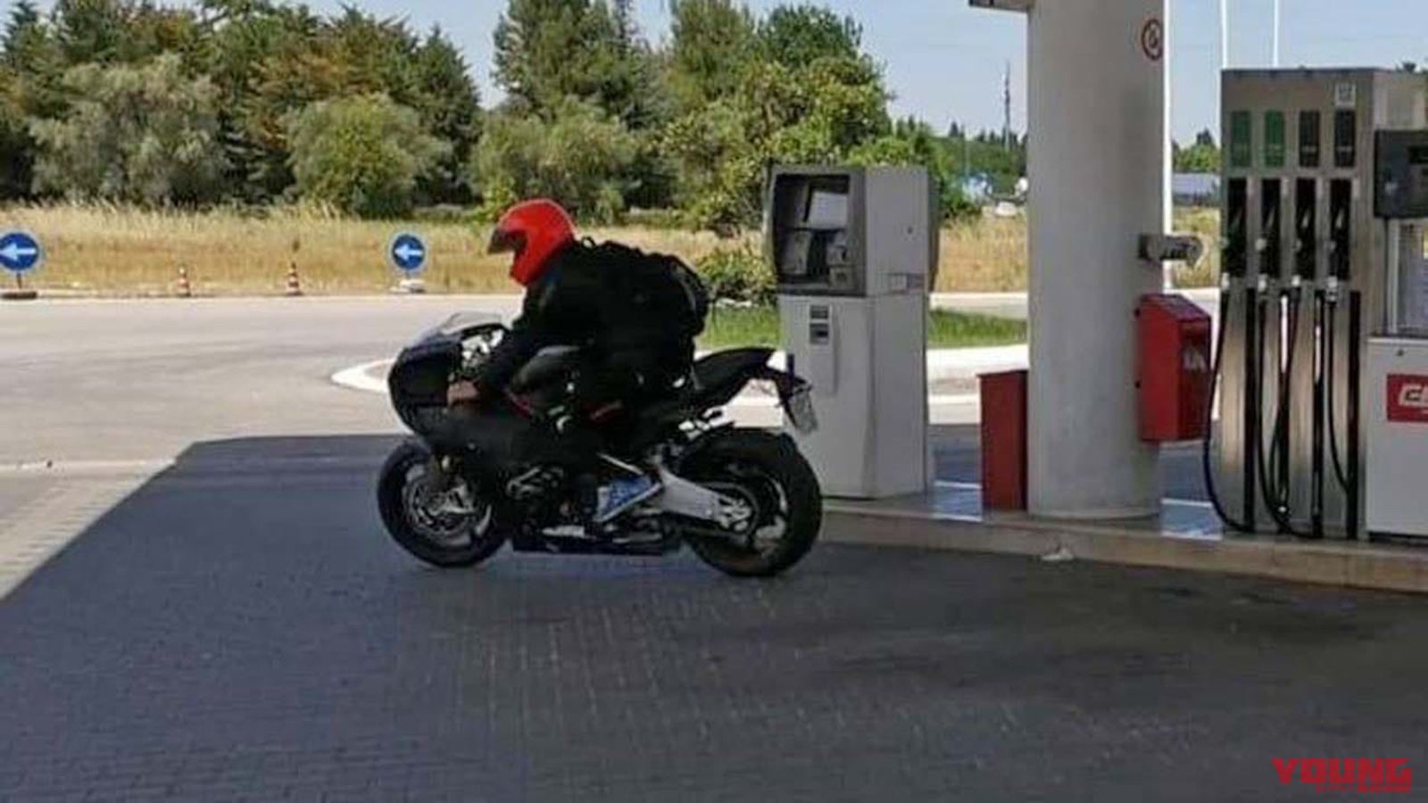 To Bimota KB4 επί το έργον.