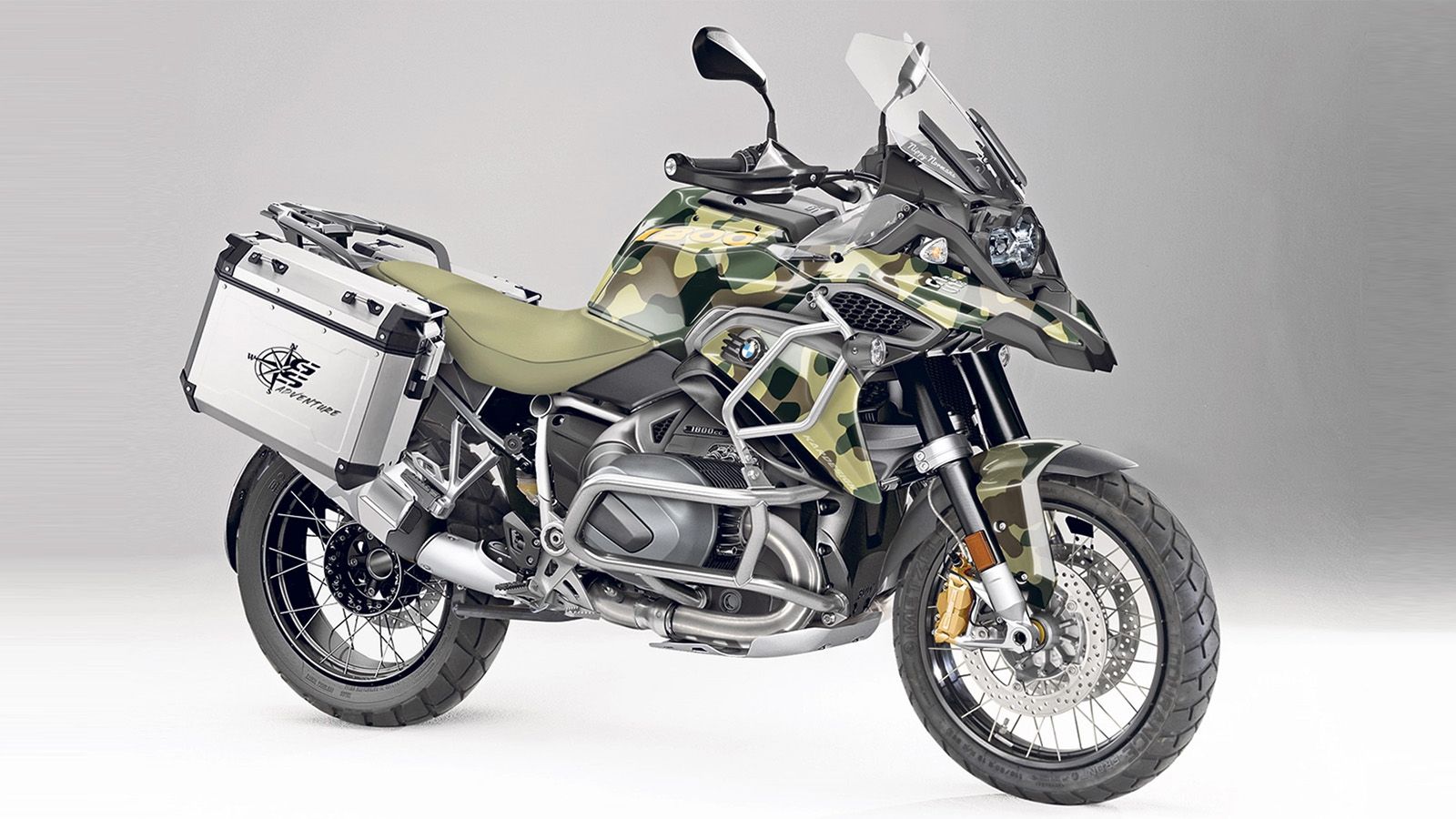 Η απεικόνιση του BMW R 1800 GS σε δύο εκδόσεις, από τον Nippy Normans.