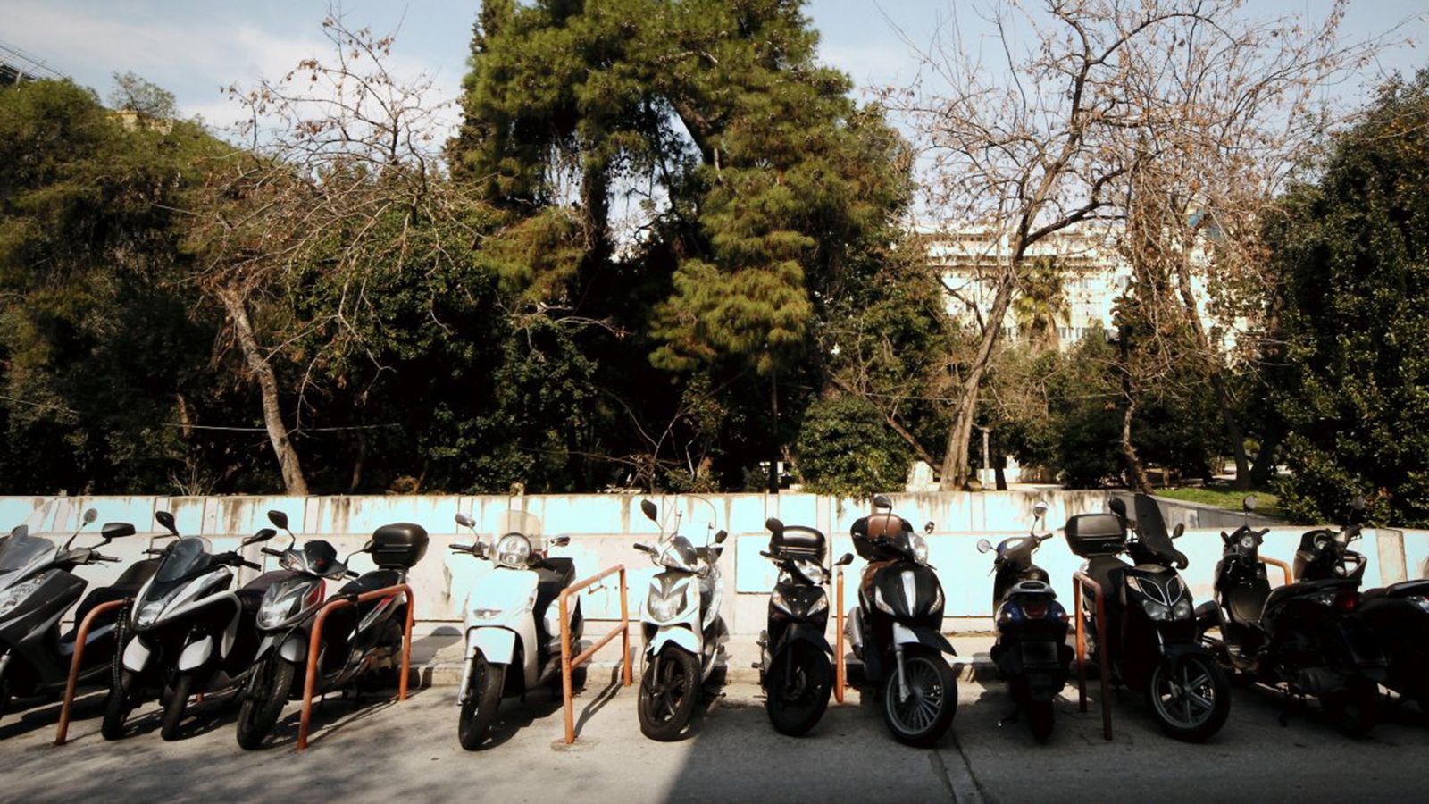 Αλλάζουν πολλά στην στάθμευση δικύκλων στο Κέντρο της Αθήνας, στα πλαίσια του Μεγάλου Περιπάτου.