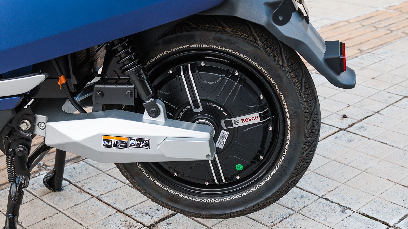 O ηλεκτροκινητήρας της Bosch έχει ισχύ στους 4 ίππους, με την απόκριση του στο γκάζι και την αίσθηση της ροπής του να ταιριάζουν γάντι με τον ρόλο του