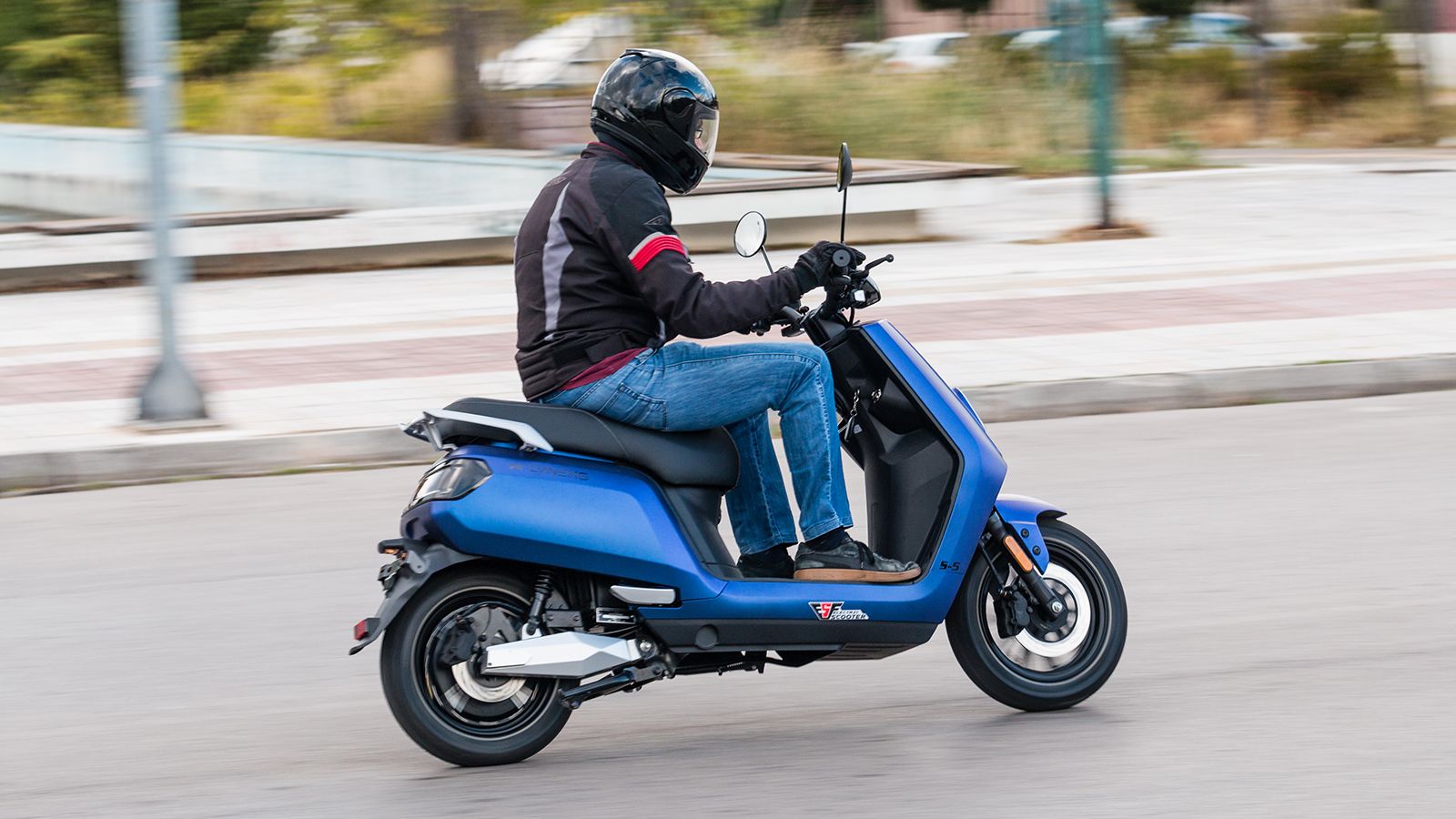 O φιλικός χαρακτήρας και η καλή συμπεριφορά χαρακτηρίζουν το ESF S-5 στο δρόμο. 