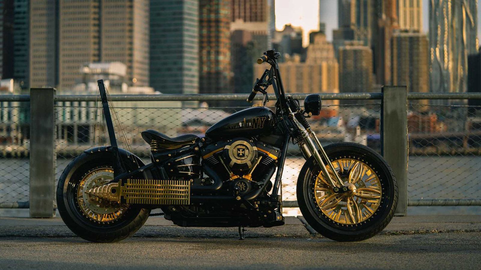 H ειδική Harley-Davidson Street Bob των Game Over Customs.