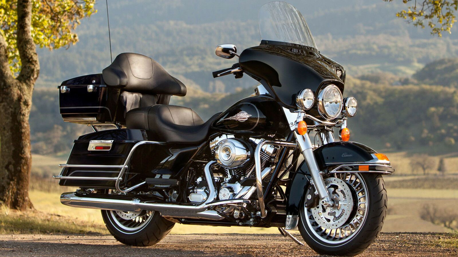 Μια τυπική Harley-Davidson Electra Glide του 1999. 
