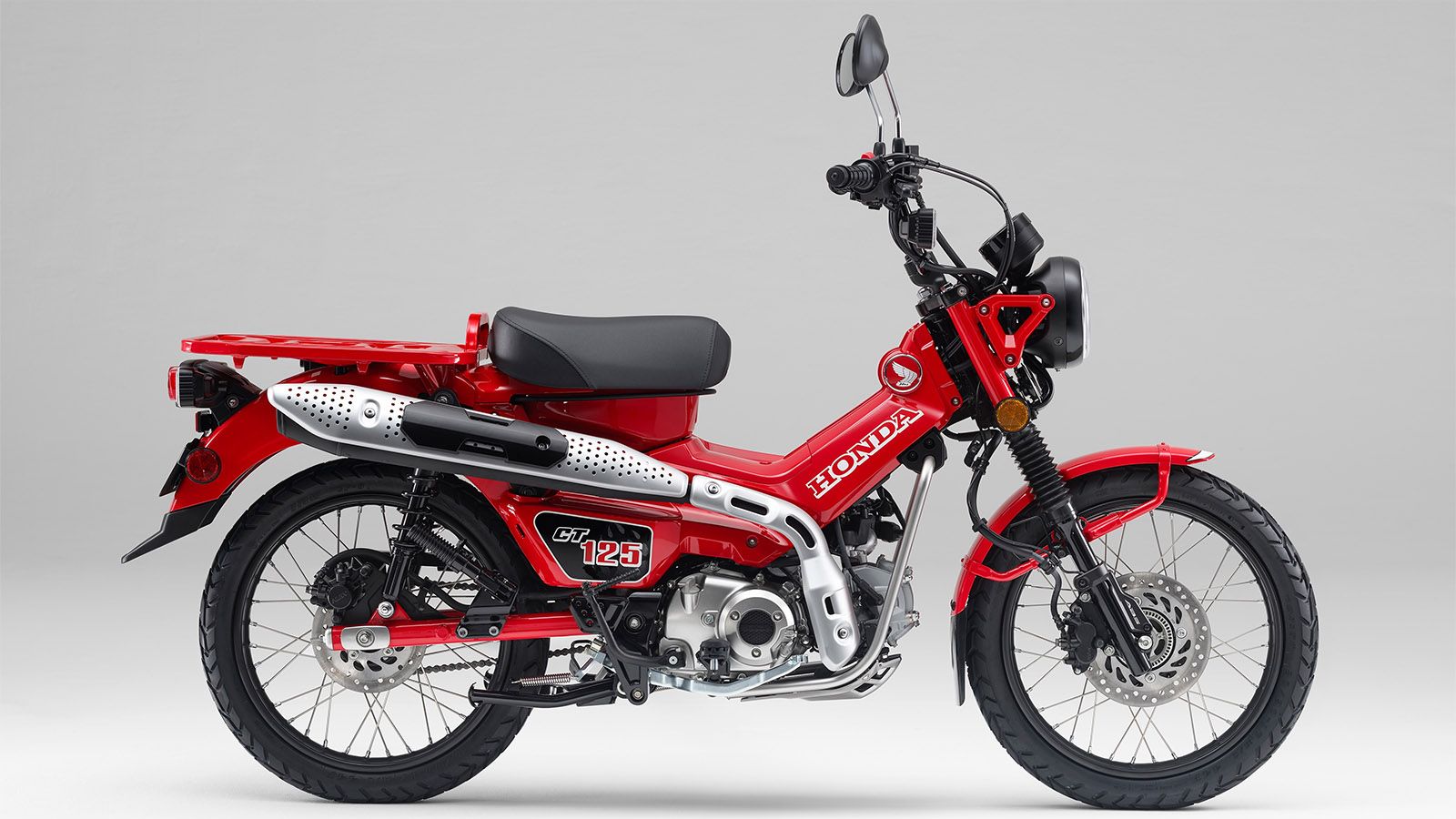 Τα δύο χρώματα του νέου Honda CT125 Hunter Cub.