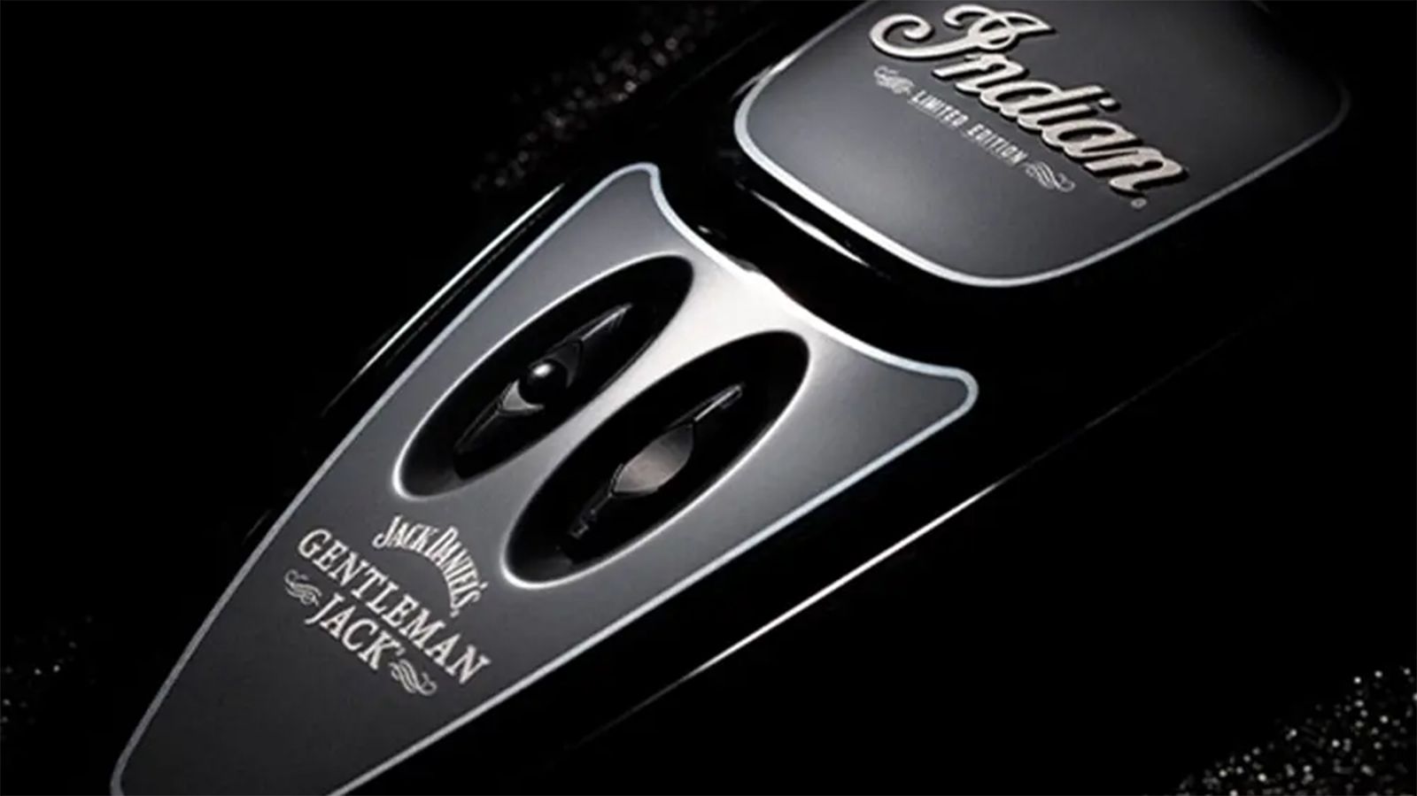 Οι δύο teaser φωτογραφίες της Indian για το νέο Jack Daniels μοντέλο που έρχεται...