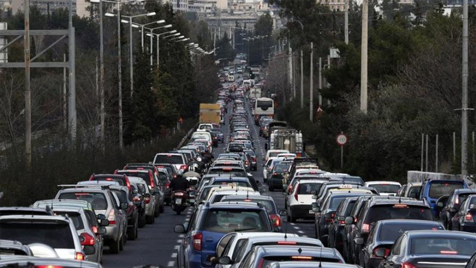 Μεγάλες καθυστερήσεις σε πολλούς δρόμους και σημεία της Αθήνας παρατηρούνται σήμερα.