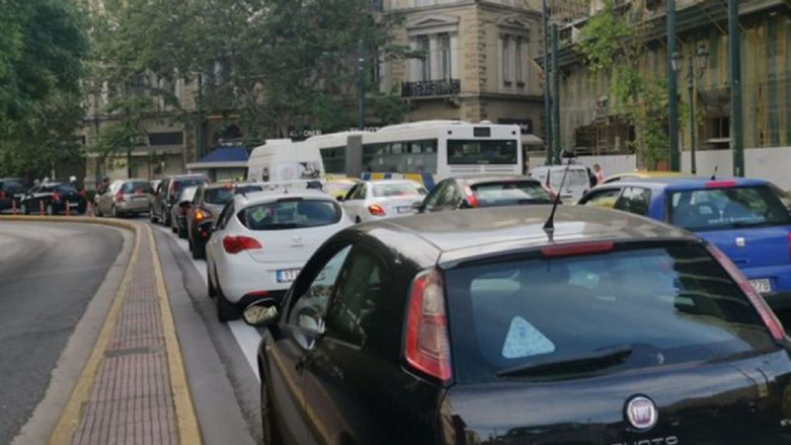 Μεγάλος Περίπατος: Κόλαση στο κέντρο της Αθήνας