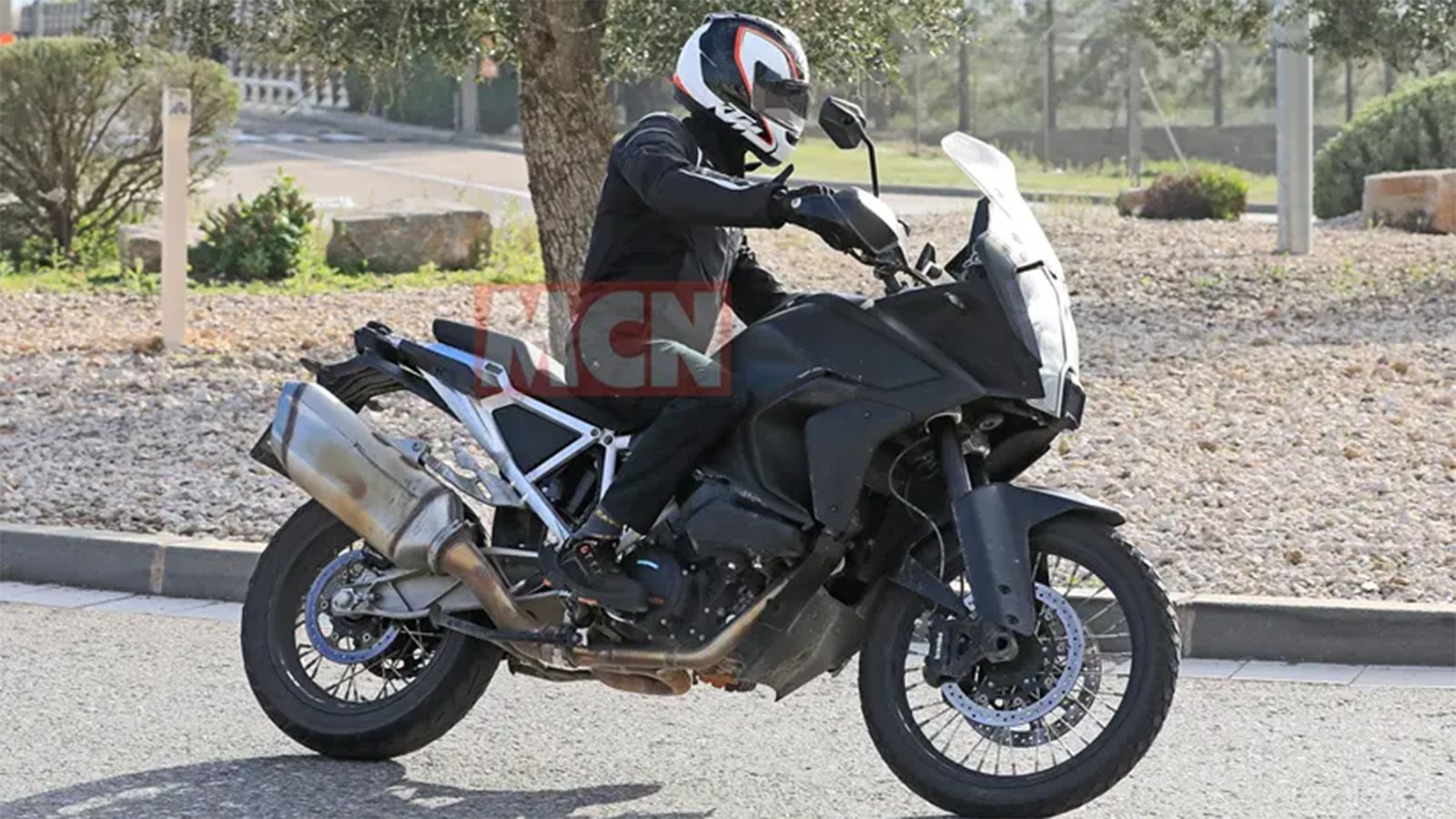 Αυτό είναι, όπως όλα δείχνουν, το επερχόμενο KTM 1290 Super Adventure.