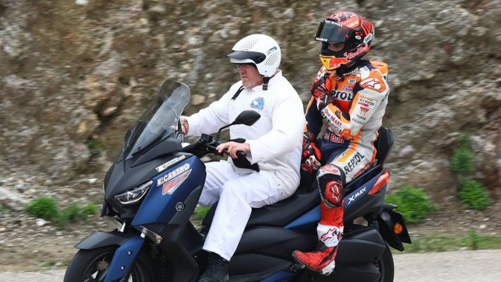 O Marc Marquez την στιγμή που μεταβαίνει στα pits, μετά την σφοδρή πτώση του στην Ταϋλάνδη. 