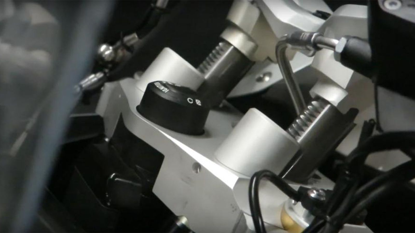 MV Vario: Επιτέλους μεταβλητή θέση οδήγησης! 