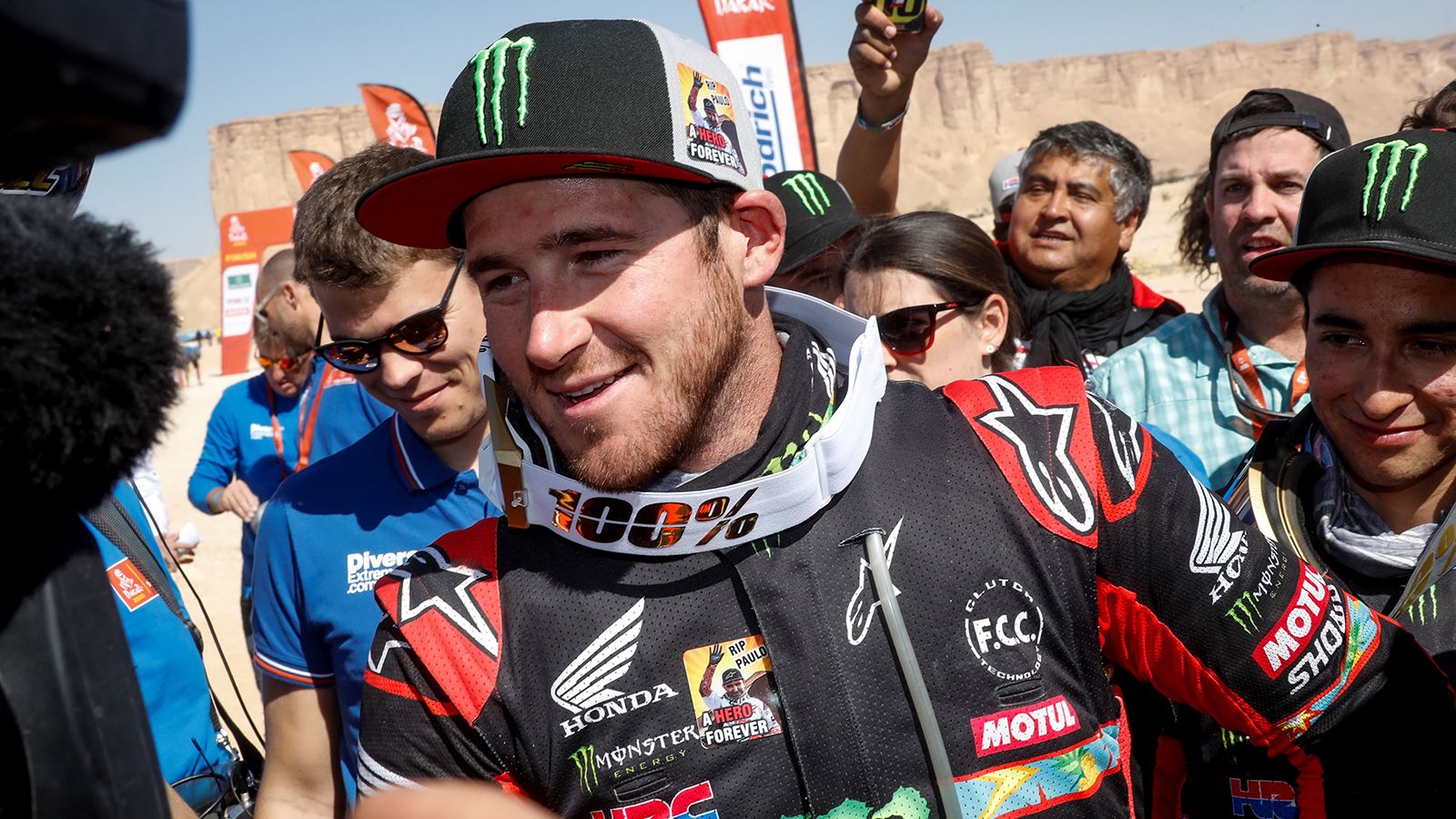 Ο Ricky Brabec σε ενσταντανέ μετά την νίκη του στο Dakar 2020. 