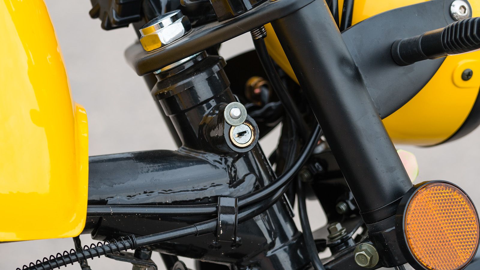 Η κλειδαριά του τιμονιού βρίσκεται στον λαιμό. Όπως τον παλιό καλό καιρό! 